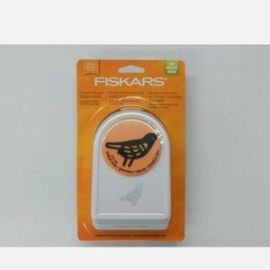 FISKARS craft bird hole punch